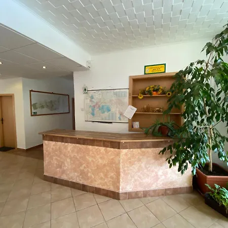 Casa de hóspedes Húšť ** *