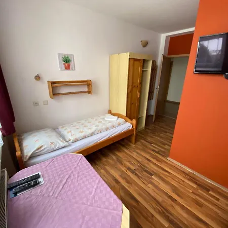 Hust ** Guest house Dlha Nad Oravou